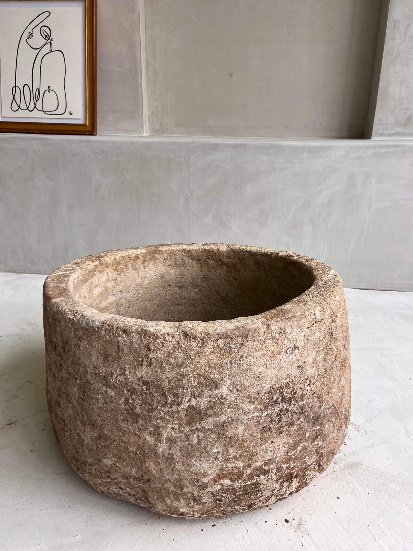 Round Lime Stone Pot