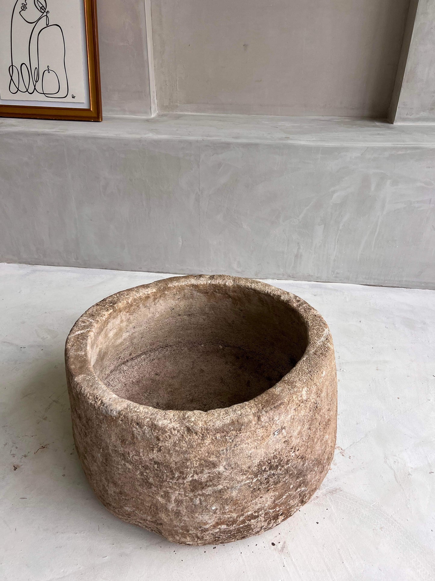 Round Lime Stone Pot