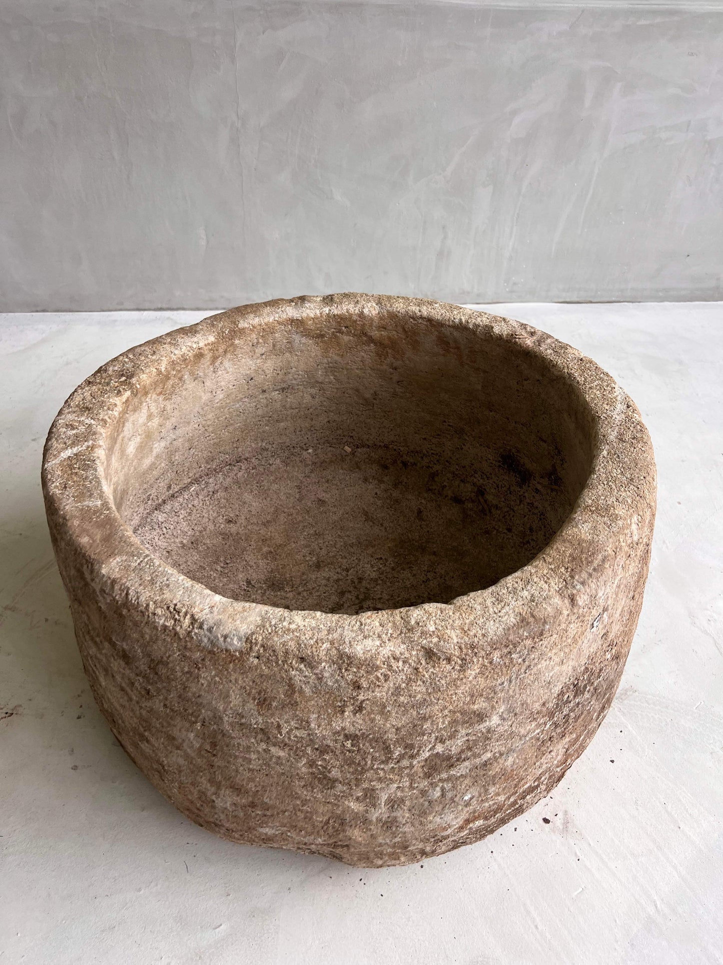 Round Lime Stone Pot