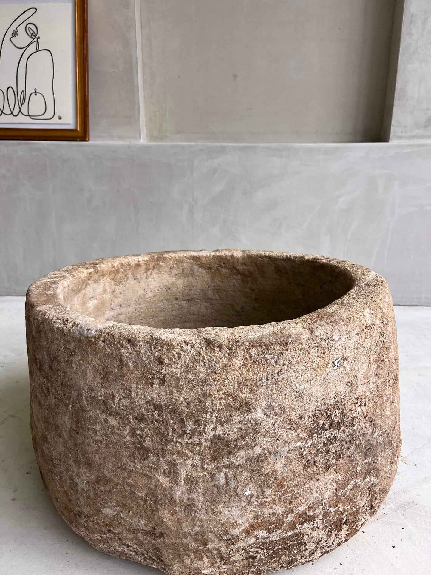 Round Lime Stone Pot