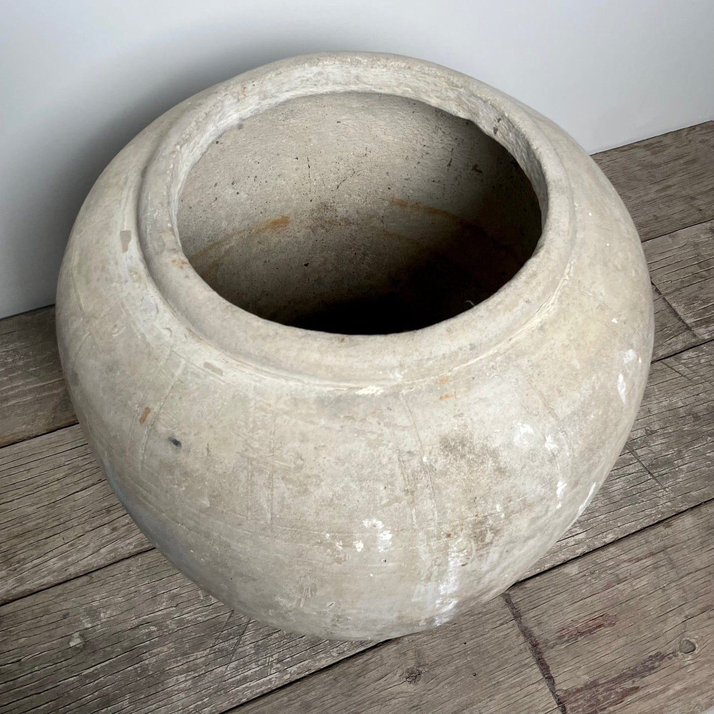 Beige Grey Modari Clay Pot, Medium