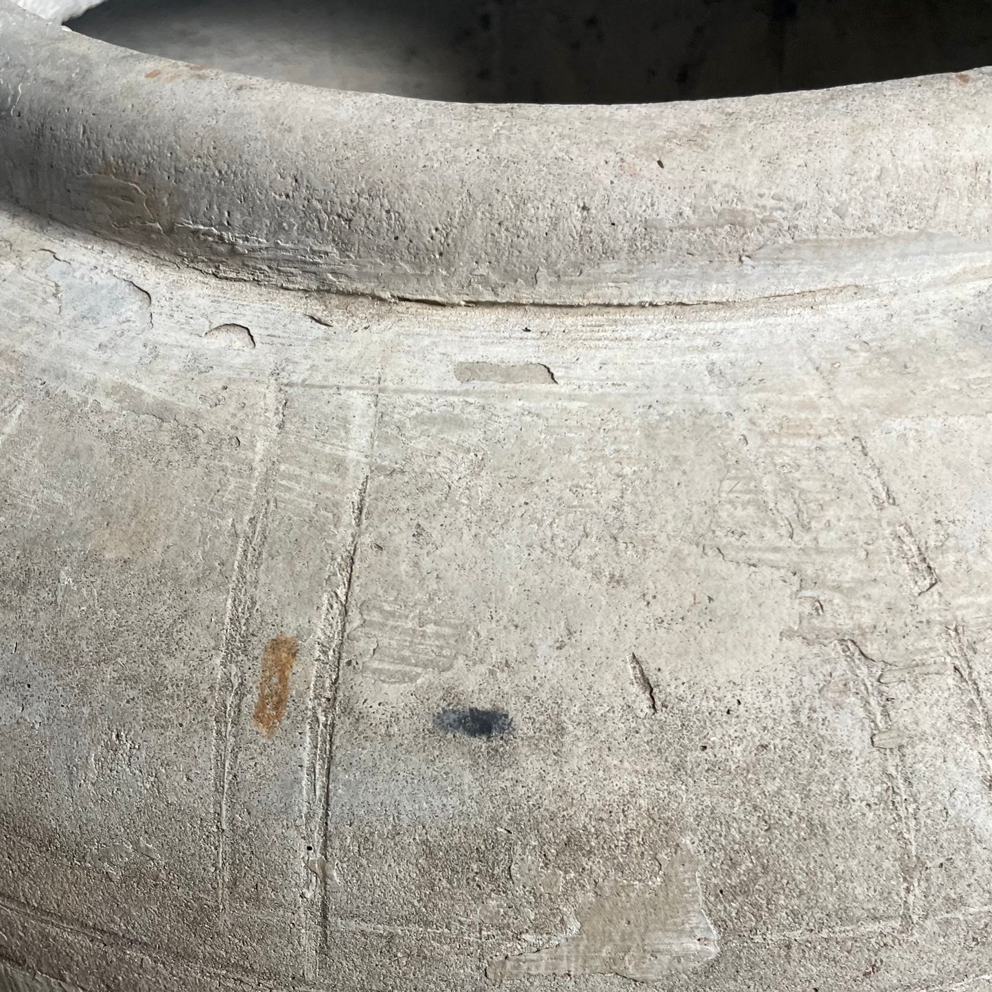 Beige Grey Modari Clay Pot, Medium
