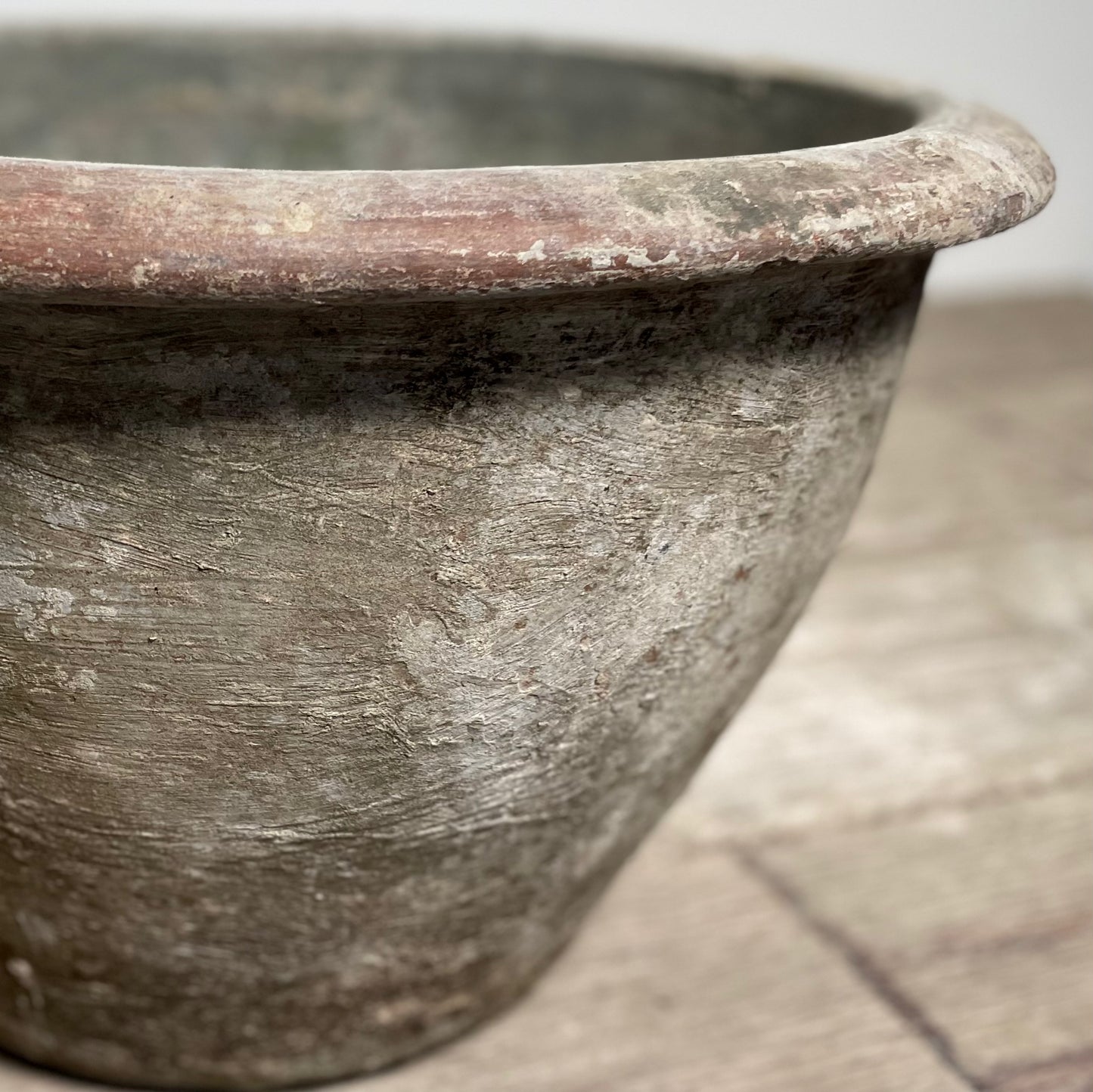 Grey Jambangan Pot, Medium