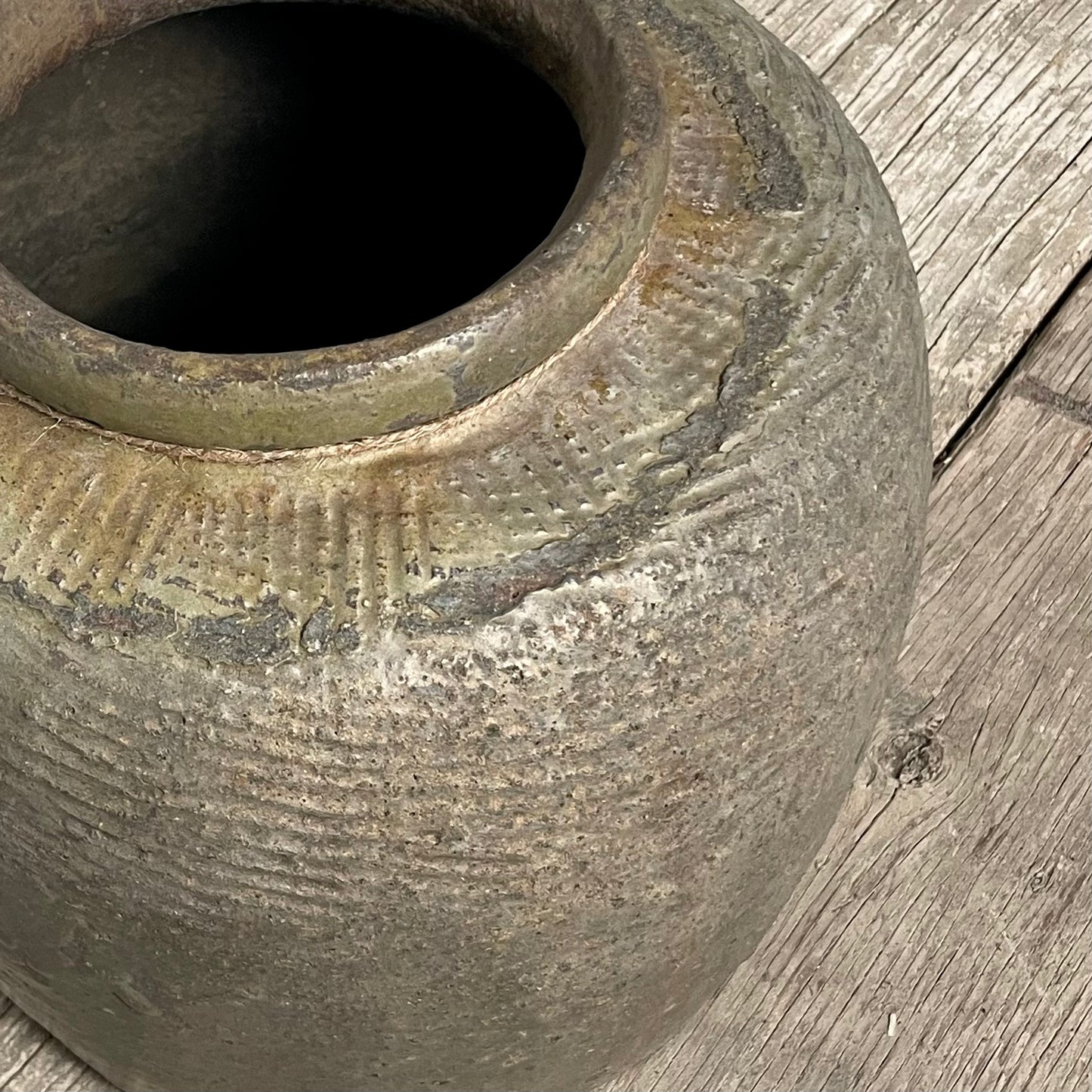 Dusty Grey Green Guci, Medium