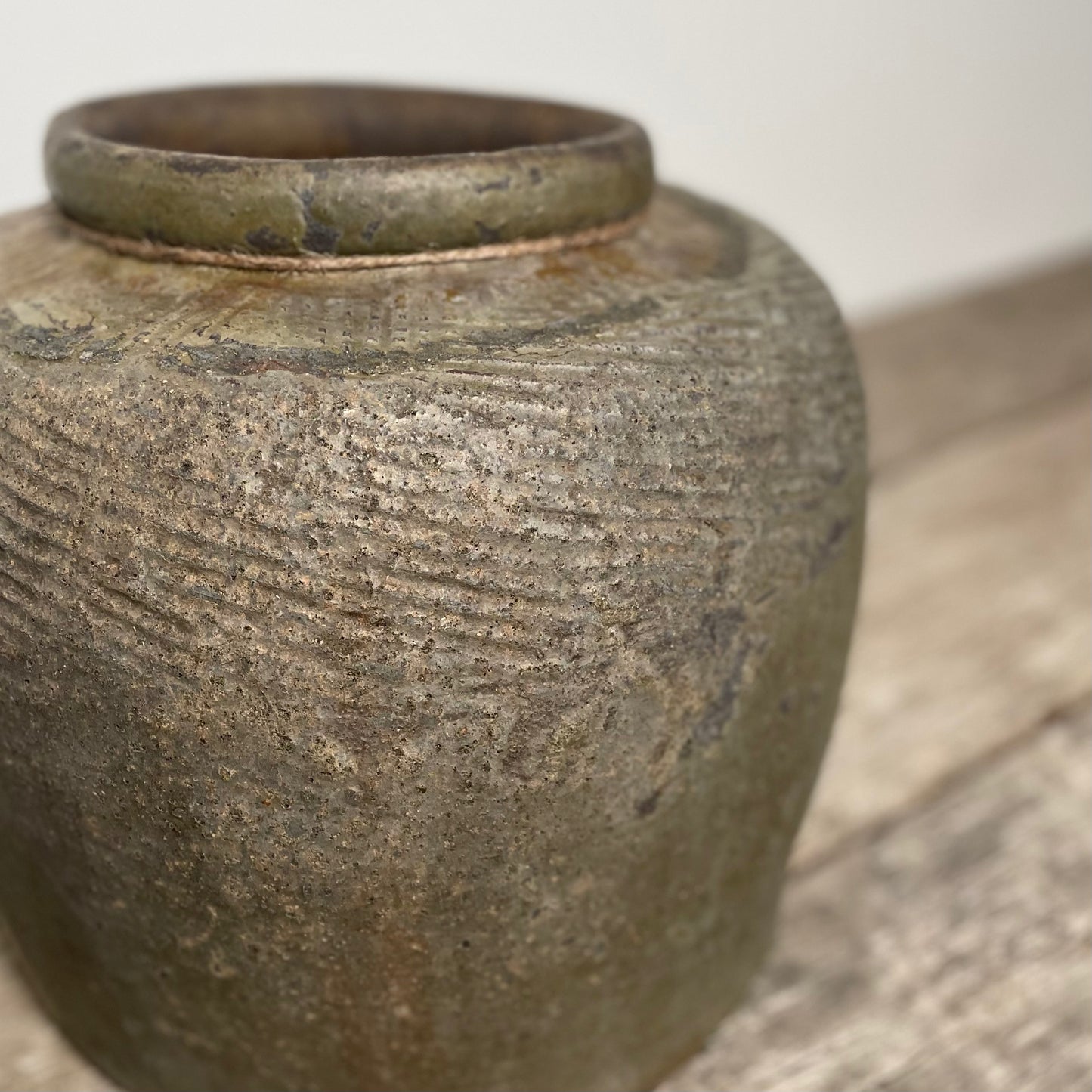 Dusty Grey Green Guci, Medium