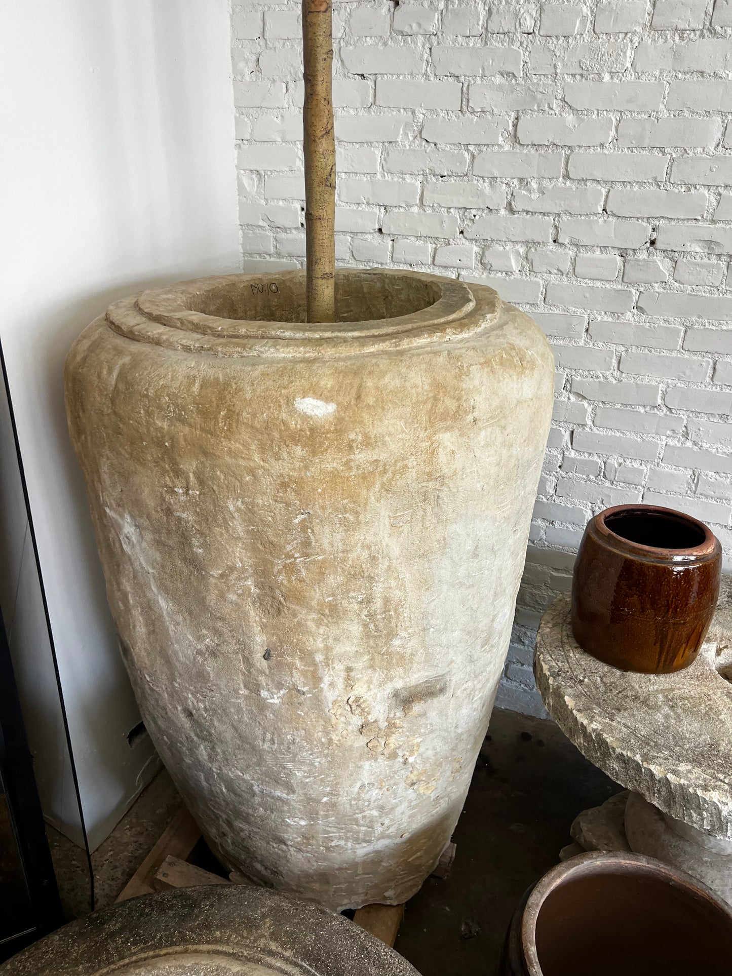 Limestone pot XXL