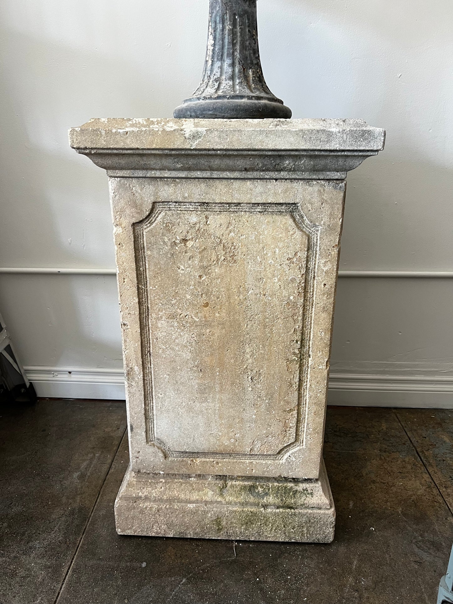 Limestone pedestal/plinth, Antique