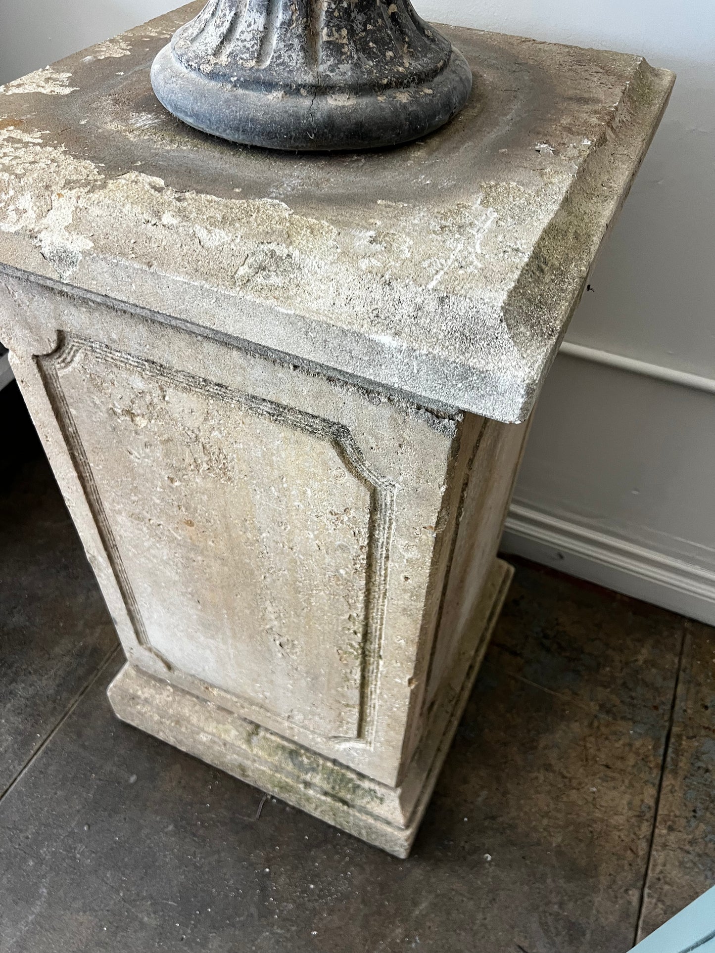 Limestone pedestal/plinth, Antique