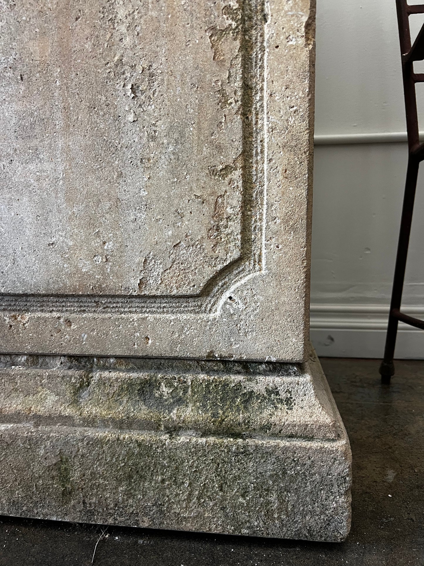 Limestone pedestal/plinth, Antique