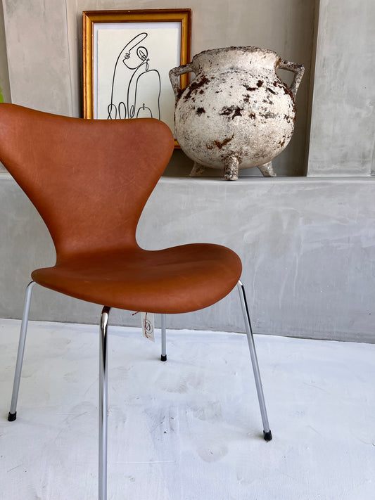 Arne Jacobsen original 7 chairs leather classic design danish mod century